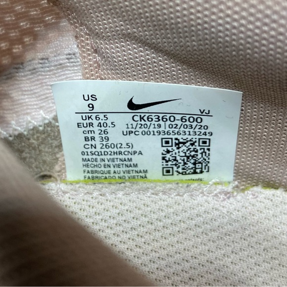 Nike Renew Run Barely Rose - Women’s US 9 - Picture 2 of 4